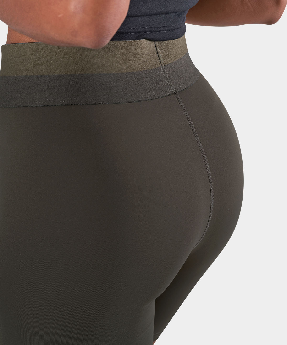 Olive Tech Range Biker Shorts Macade Golf